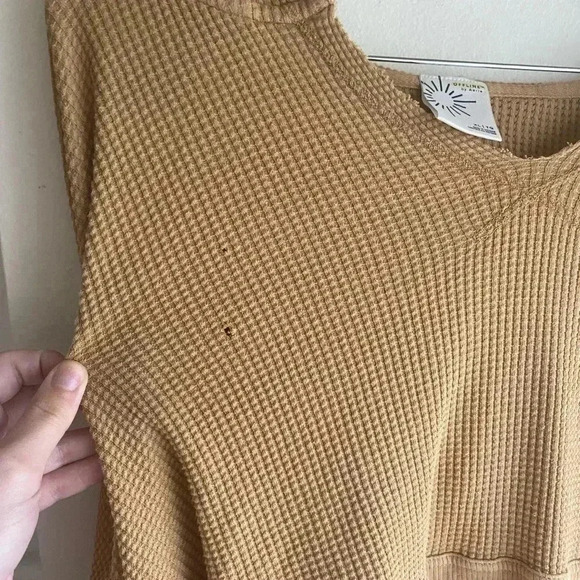 Offline by Aerie Waffle Knit Hoodie Sweatshirt Oversized XL V Neck Cropped Camel - Picture 9 of 10